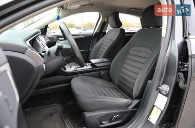 Седан Ford Fusion 2018 в 