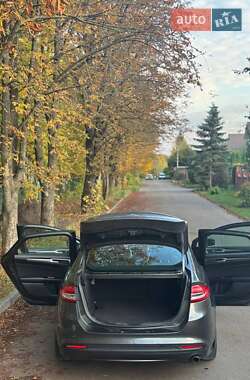 Седан Ford Fusion 2017 в 