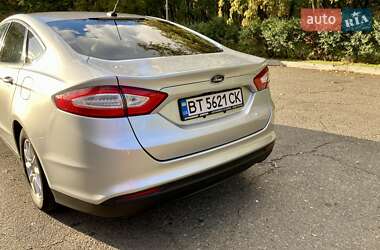 Седан Ford Fusion 2015 в 