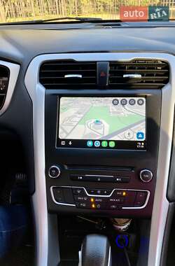 Седан Ford Fusion 2015 в 