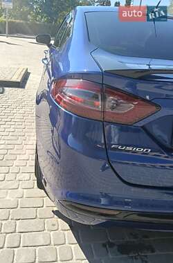 Седан Ford Fusion 2015 в 