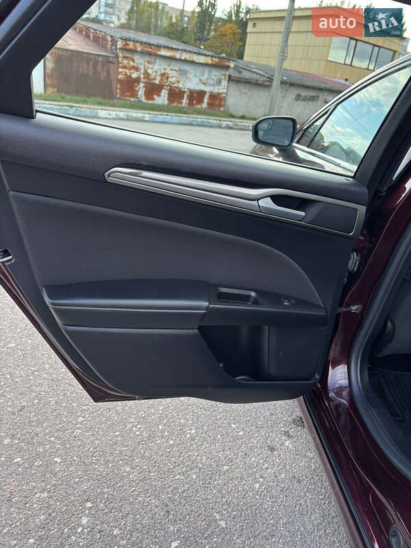 Седан Ford Fusion 2018 в Южном