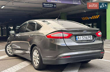 Седан Ford Fusion 2016 в 