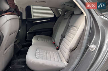 Седан Ford Fusion 2016 в 