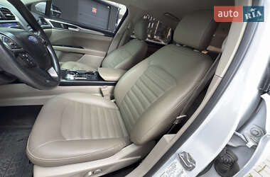 Седан Ford Fusion 2019 в 
