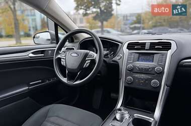 Седан Ford Fusion 2017 в 