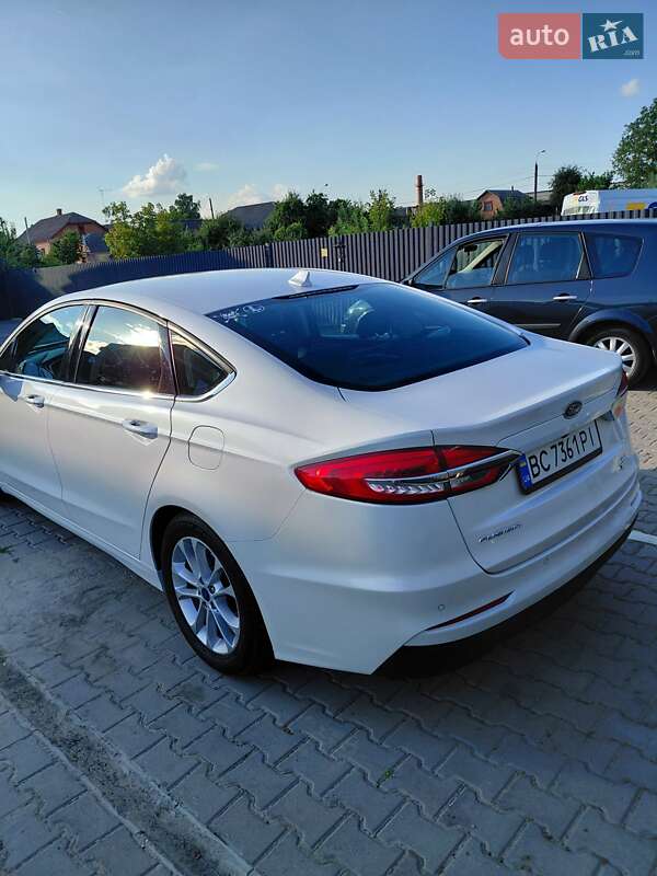 Седан Ford Fusion 2019 в Одесі