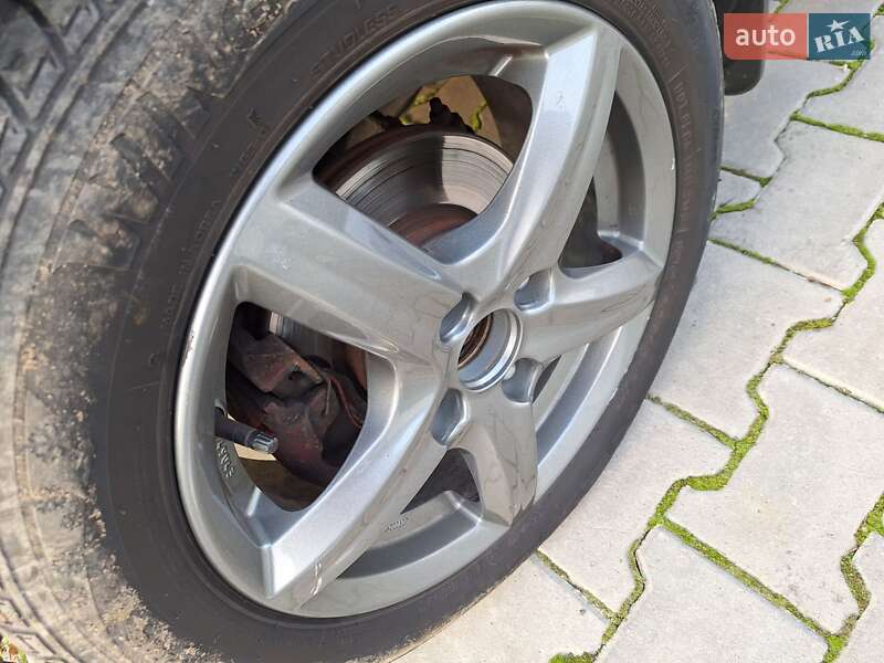 Хетчбек Ford Fusion 2004 в Чернівцях