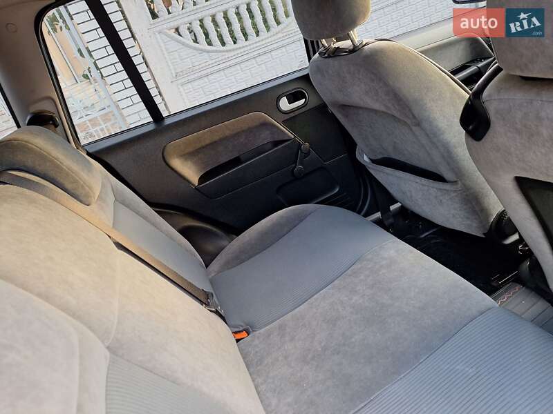 Хетчбек Ford Fusion 2004 в Чернівцях