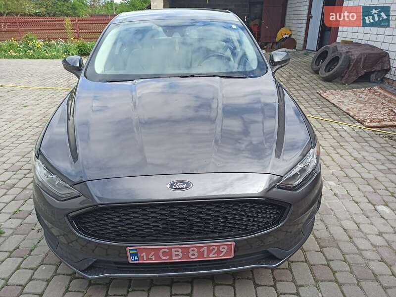 Седан Ford Fusion 2020 в Бродах