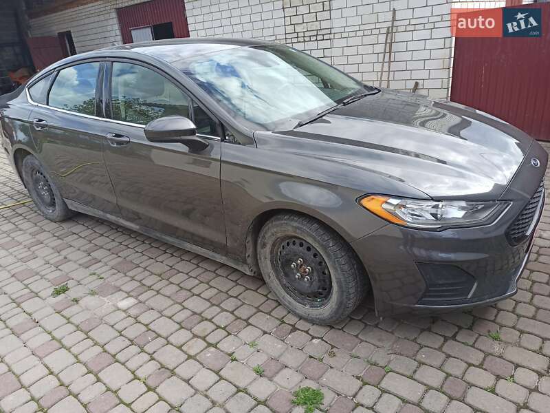 Седан Ford Fusion 2020 в Бродах