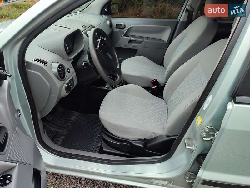 Хэтчбек Ford Fusion 2003 в Ямполе