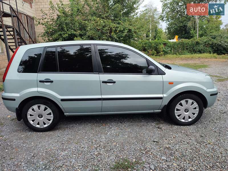 Хэтчбек Ford Fusion 2003 в Ямполе