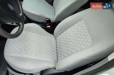 Хэтчбек Ford Fusion 2003 в 