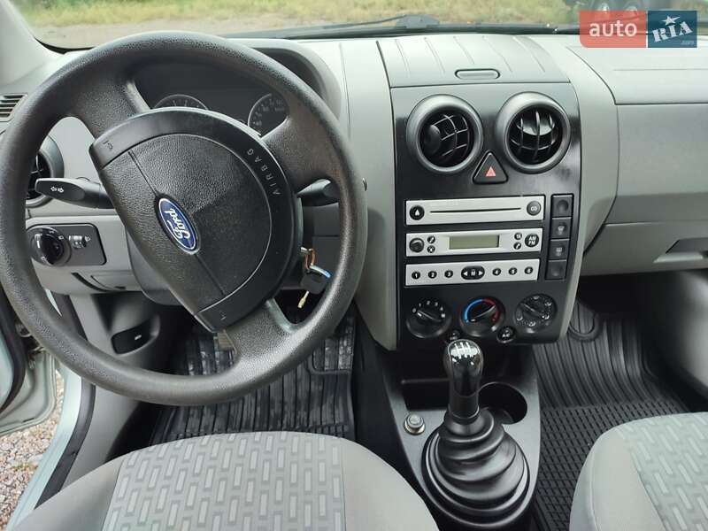 Хэтчбек Ford Fusion 2003 в Ямполе