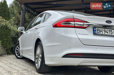 Седан Ford Fusion 2016 в 