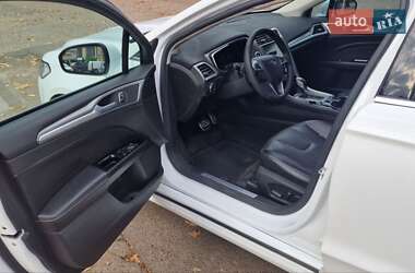 Седан Ford Fusion 2015 в 