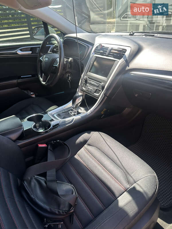 Седан Ford Fusion 2015 в Львове