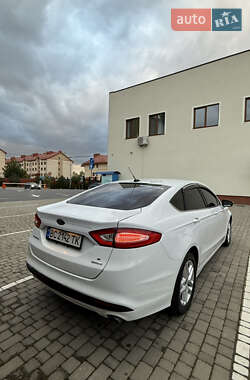 Седан Ford Fusion 2015 в 