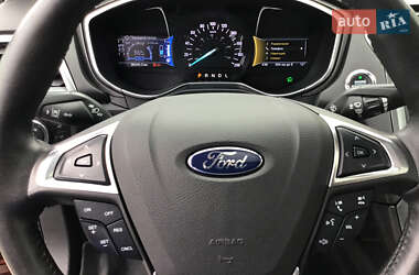 Седан Ford Fusion 2015 в 
