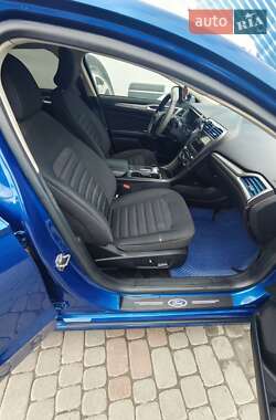 Седан Ford Fusion 2018 в 