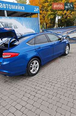 Седан Ford Fusion 2018 в 