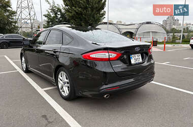 Седан Ford Fusion 2012 в 
