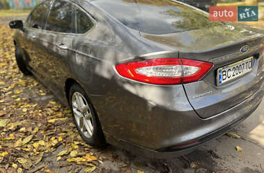 Седан Ford Fusion 2013 в 