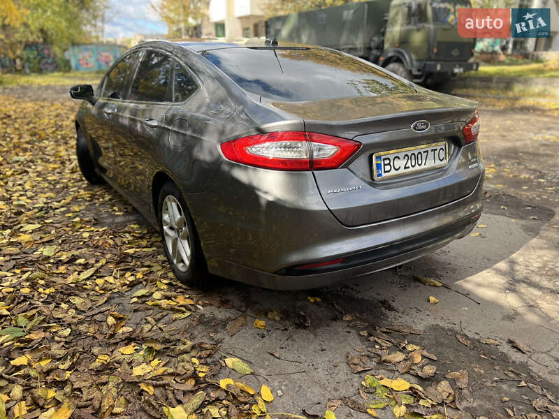 Седан Ford Fusion 2013 в Львові