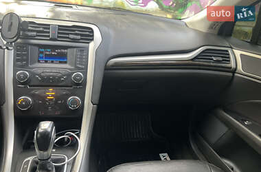 Седан Ford Fusion 2013 в Львові
