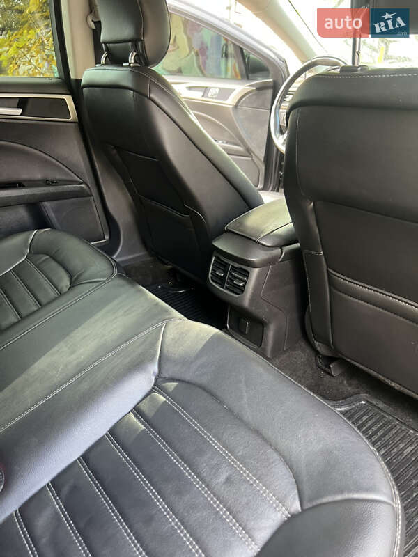 Седан Ford Fusion 2013 в Львові
