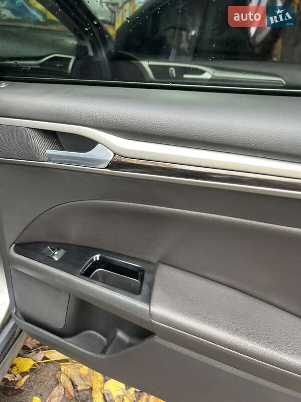 Седан Ford Fusion 2013 в Львові