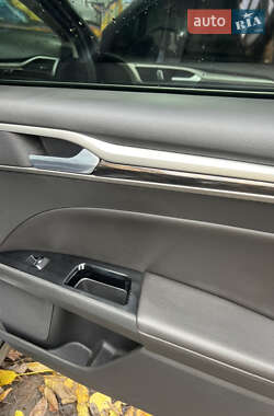 Седан Ford Fusion 2013 в 