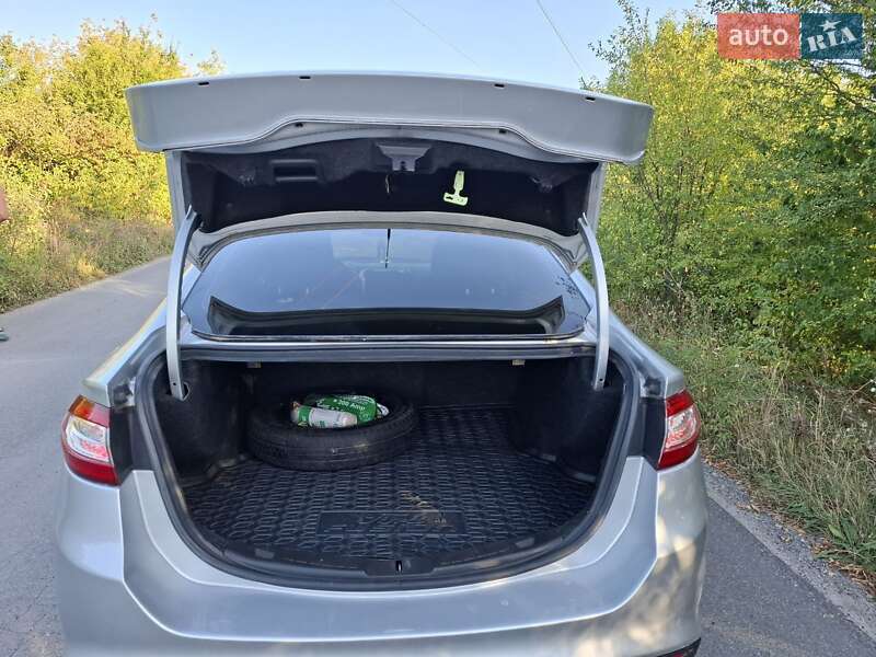 Седан Ford Fusion 2014 в Гусятине