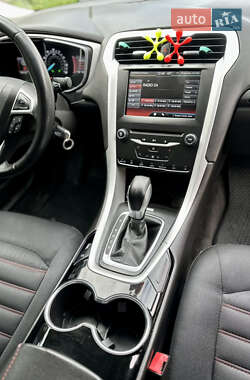 Седан Ford Fusion 2014 в 