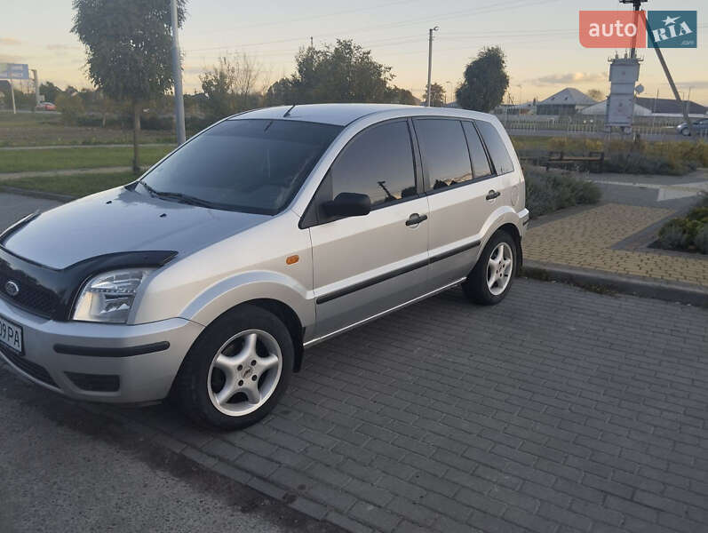 Хэтчбек Ford Fusion 2003 в Львове
