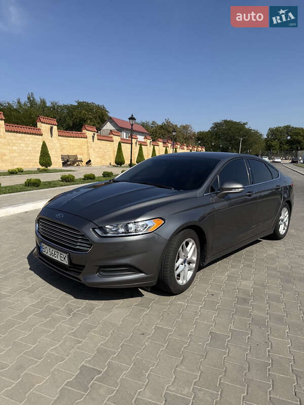 Седан Ford Fusion 2013 в 