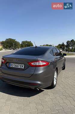 Седан Ford Fusion 2013 в 