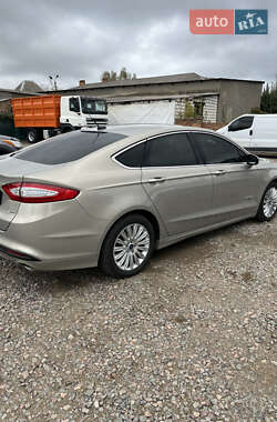 Седан Ford Fusion 2014 в  фото 4 Седан Ford Fusion 2014 в