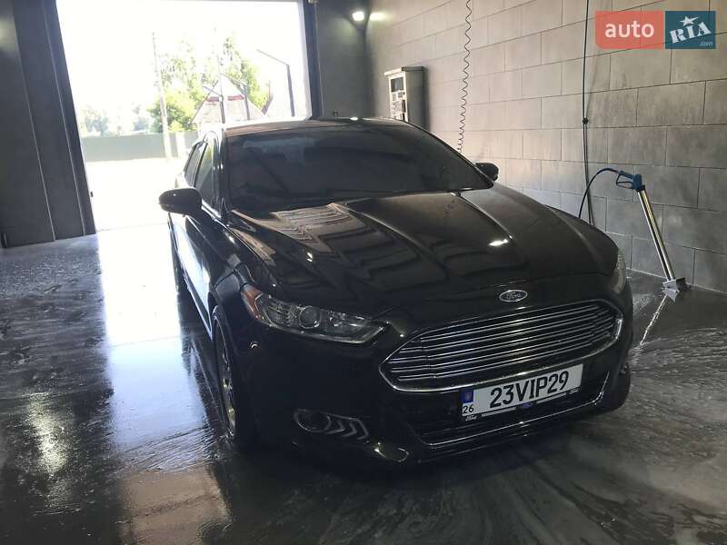 Седан Ford Fusion 2014 в Чернівцях