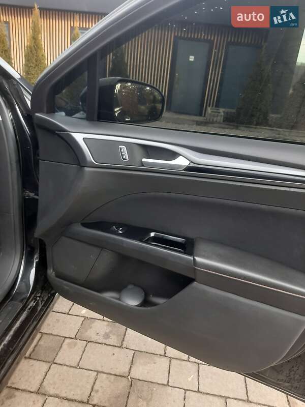 Седан Ford Fusion 2014 в Чернівцях