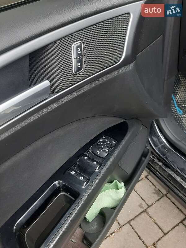 Седан Ford Fusion 2014 в Чернівцях