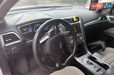 Седан Ford Fusion 2016 в 
