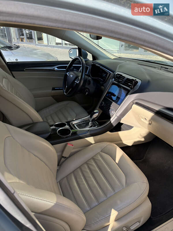 Седан Ford Fusion 2013 в Львові