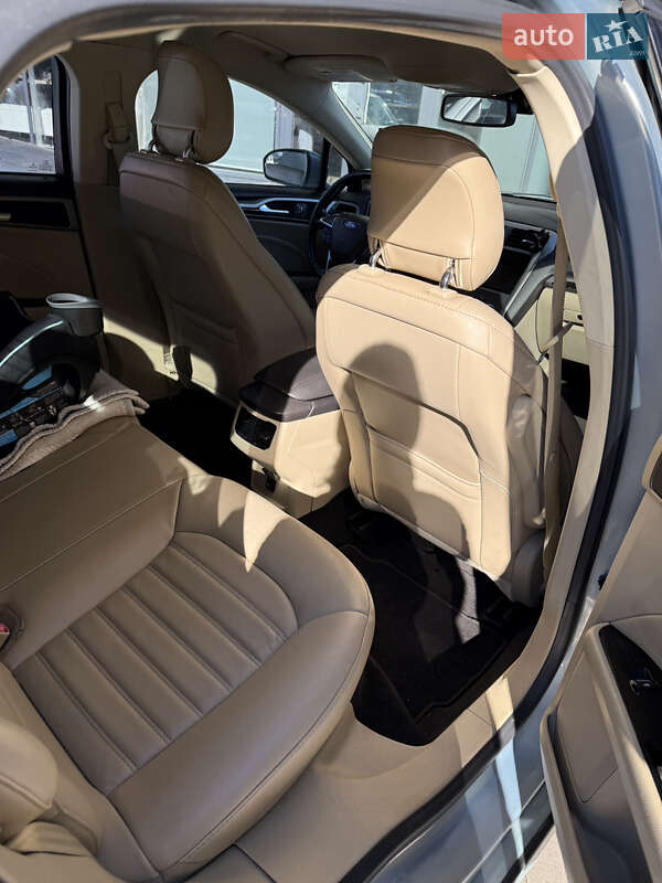 Седан Ford Fusion 2013 в Львові