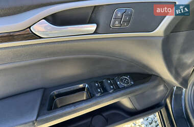 Седан Ford Fusion 2015 в 