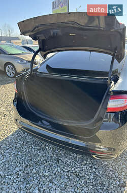 Седан Ford Fusion 2015 в 