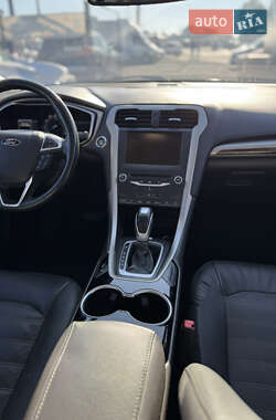 Седан Ford Fusion 2015 в 