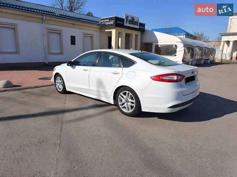 Седан Ford Fusion 2014 в Львові