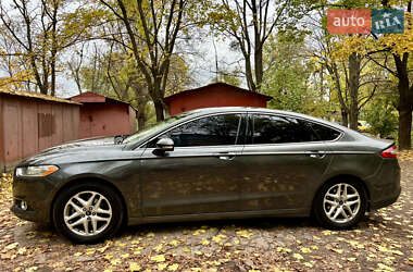 Седан Ford Fusion 2015 в  фото 4 Седан Ford Fusion 2015 в
